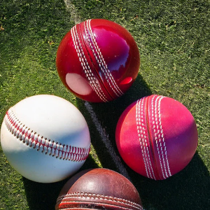 cricket balls (leather / tennis)